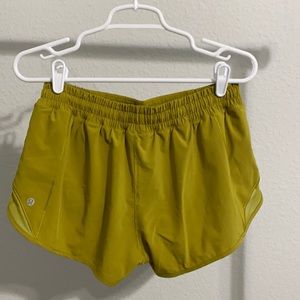 Lululemon Hotty Hot Short II Sz 10 in golden lime
